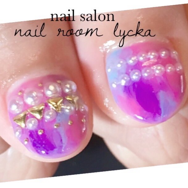 ライブ デート 女子会 ハンド パール Nail Room Lycka ネイルルームリッカ のネイルデザイン No ネイルブック