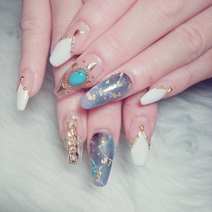 ハンド 変形フレンチ シースルー 大理石 チェーン Ftnailのネイルデザイン No ネイルブック