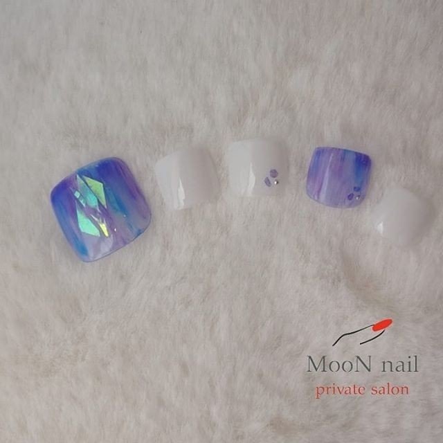 梅雨 フット グラデーション ホログラム ワンカラー Moon Nailオーナーネイリストあけみ 吉川市ネイル サロン溶剤オフなし マシーンオフ 専門 なりたいを指先に いくつになっても美しく艶っぽく のネイルデザイン No ネイルブック