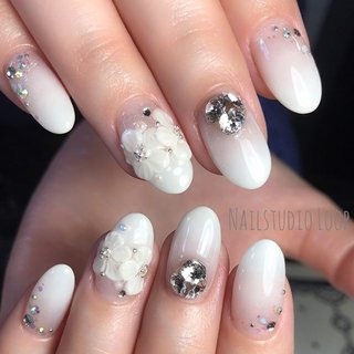 #ホワイトグラデーションネイル #♡♡♡ 
#ネイルアート #ネイルスタジオループ #ループ #nailstudioloop #nailart #jna認定サロン #冨田絹代先生 #ブライダルネイル #ホワイトグラデーション#パーティー #エンボス #立体 #女子会 #大人ネイル #大人上品ネイル #オールシーズン #ブライダル #パーティー #デート #ハンド #グラデーション #ビジュー #ホログラム #大人 #ロング #ホワイト #ジェルネイル #お客様 #nailstudioloop_hiromi #ネイルブック