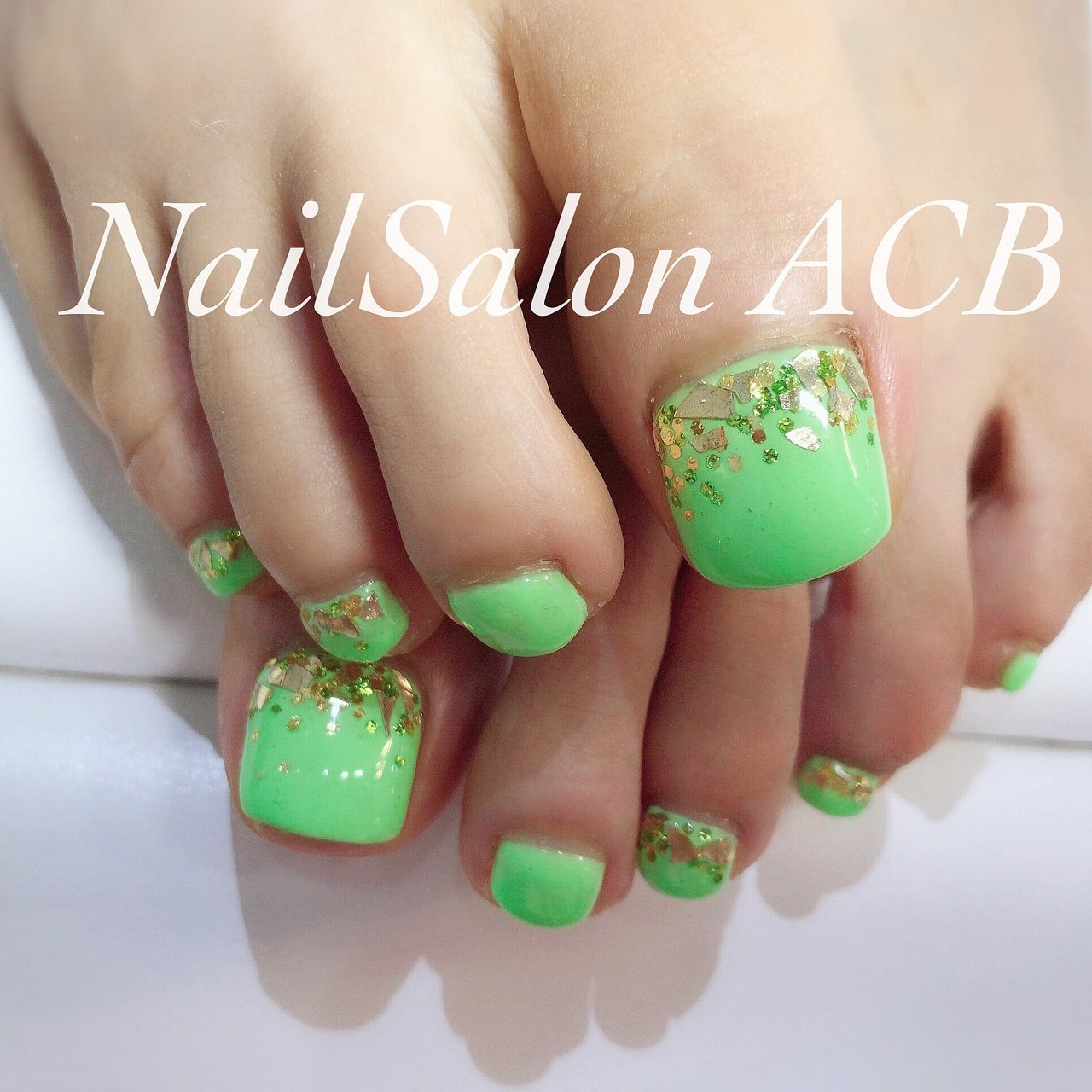 フット ホログラム ワンカラー ショート グリーン Nail Salon Acbのネイルデザイン No ネイルブック