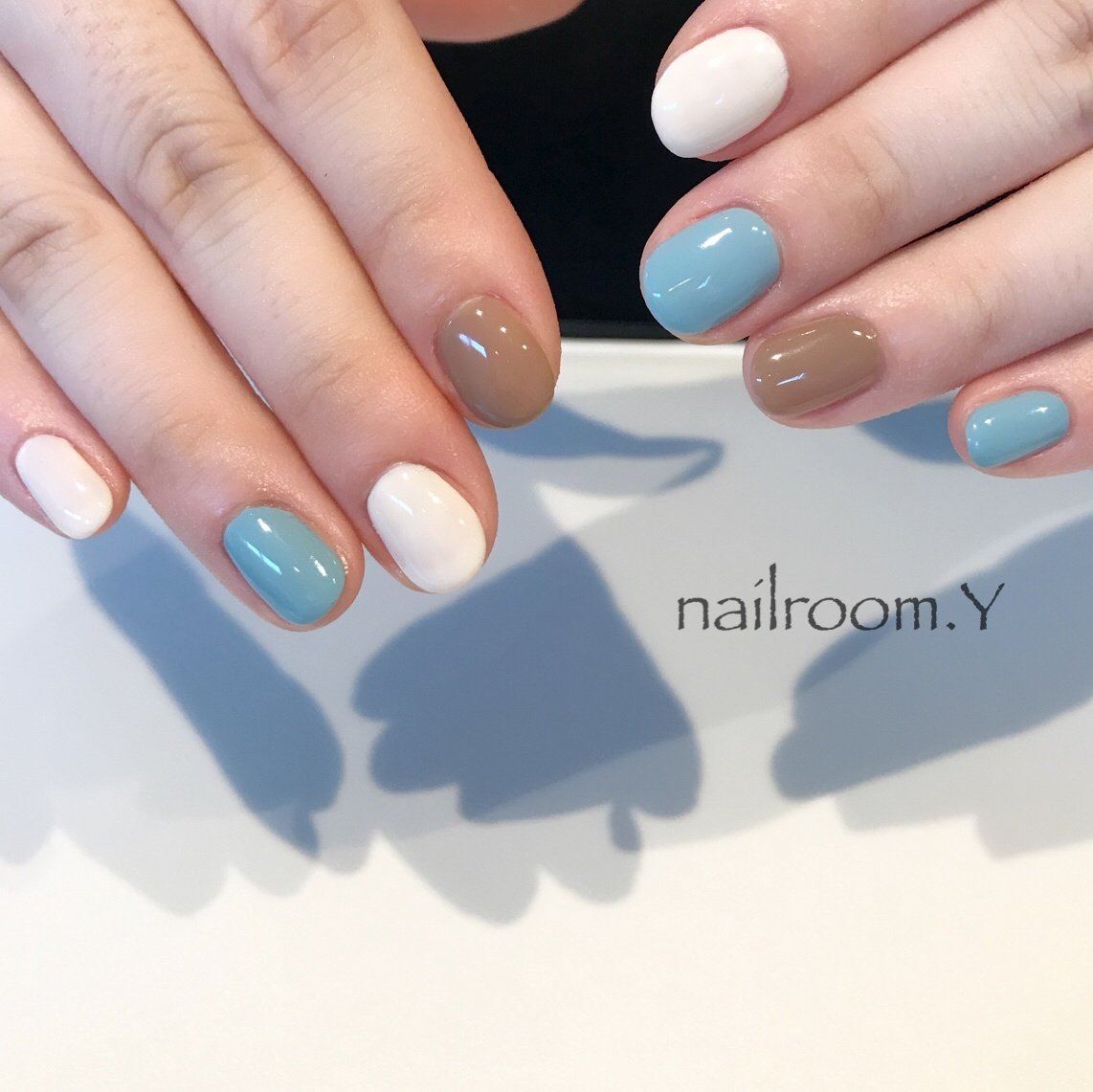 オールシーズン ハンド ワンカラー ベージュ 水色 Nailroom Yのネイルデザイン No ネイルブック