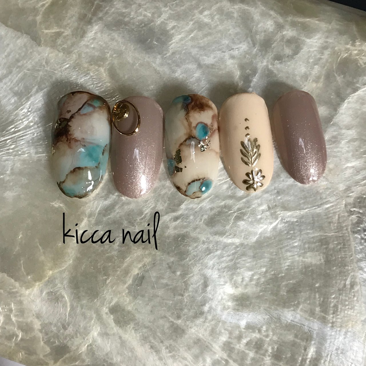 オールシーズン 旅行 ベージュ ターコイズ グレージュ Kicca Nailのネイルデザイン No ネイルブック