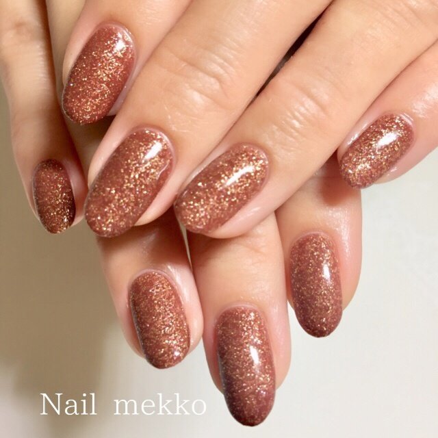 シンプル ラメ ワンカラー ブラウン ゴールド Nail Mekkoのネイルデザイン No ネイルブック