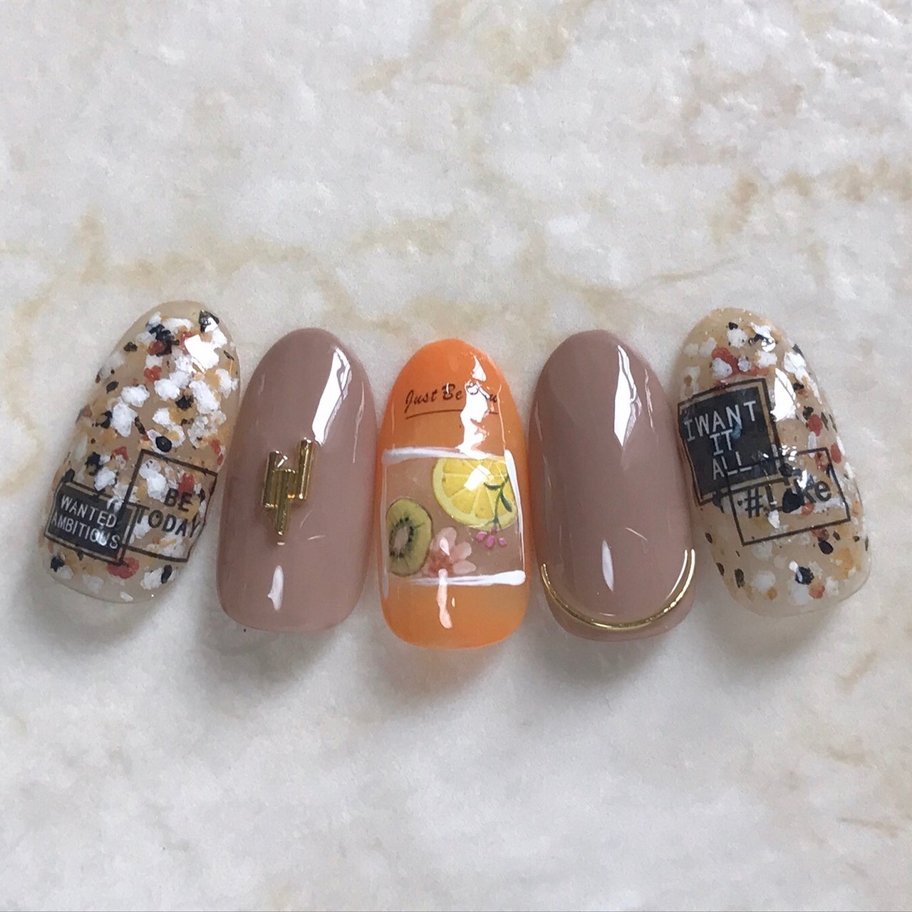 夏 オールシーズン ハンド イニシャル くりぬき Min Nail のネイルデザイン No 316 ネイルブック