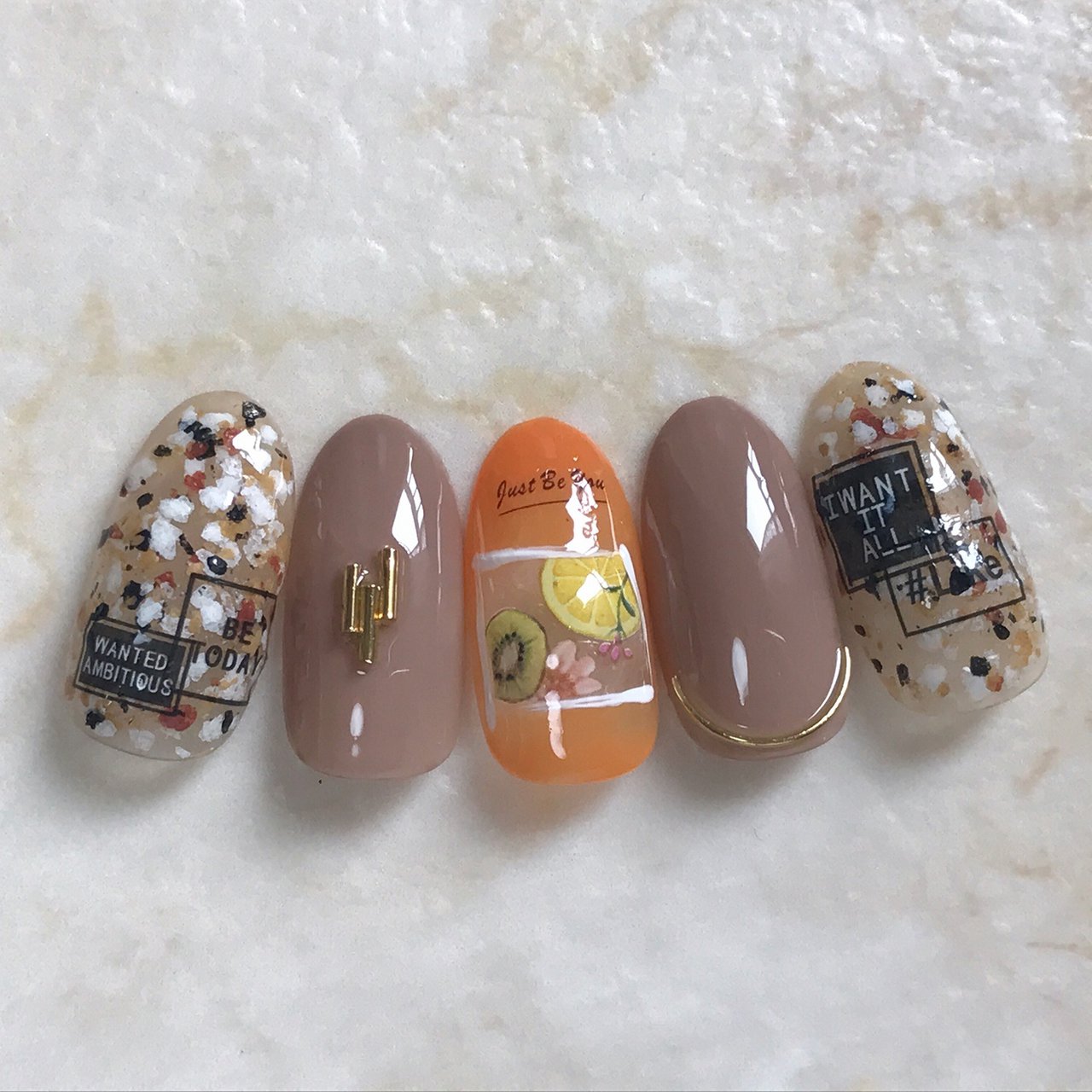 夏 オールシーズン ハンド イニシャル くりぬき Min Nail のネイルデザイン No 316 ネイルブック