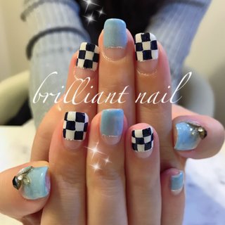 ★イベント定額ネイル★¥4980(割引対象外) パーツ込み、カラー変更可能。
デザインの変更、追加は出来ません。
(こちらは別途料金で、パーツの追加を頂きました)
＊親指ビジュー💅

#市松模様 #市松模様ネイル #大人可愛いネイル #ビジューネイル #水色 #梅雨 #ハンド #フラワー #ブルー #パープル #ジェルネイル #brilliantnail #ネイルブック