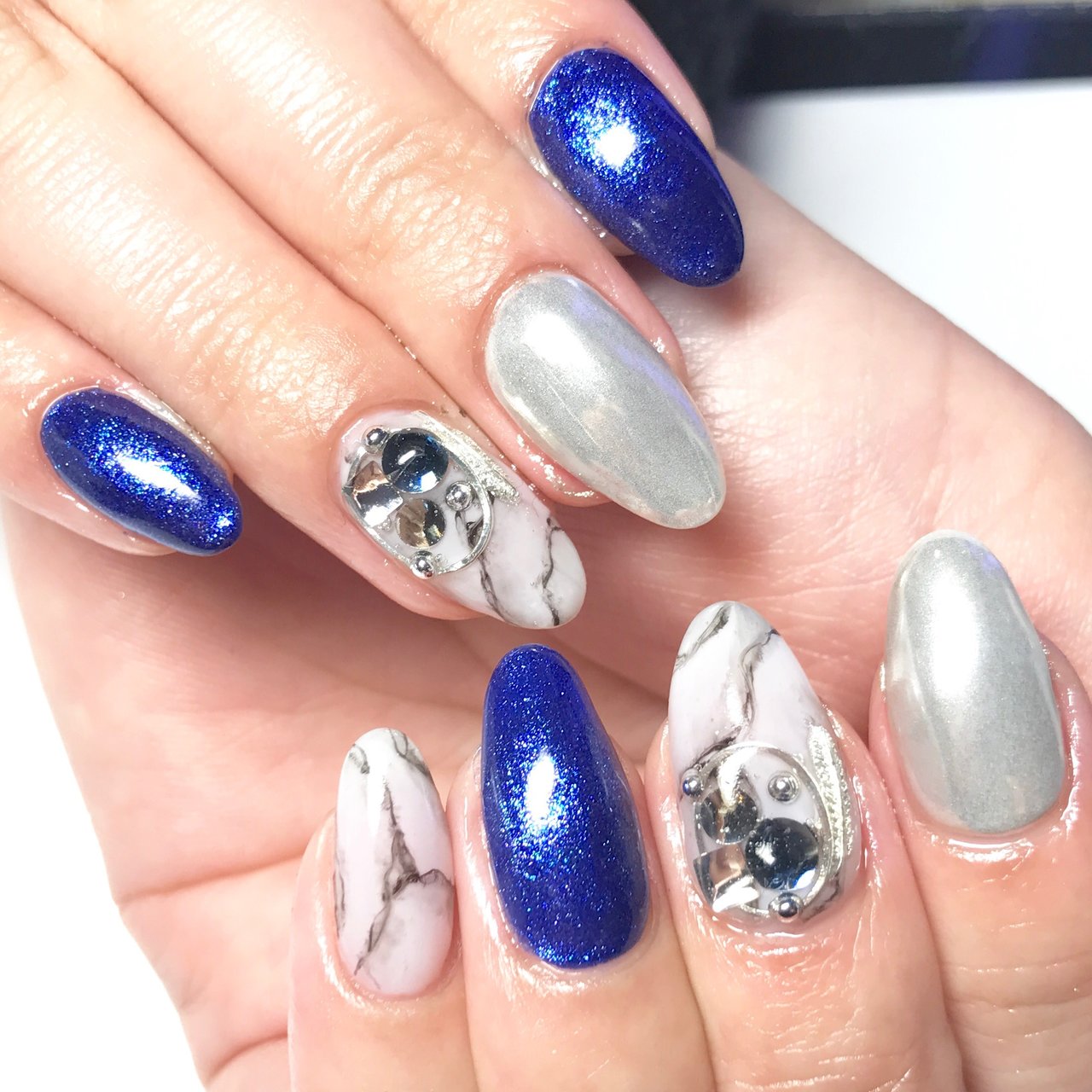 冬 オールシーズン 旅行 ハンド ラメ 天王寺choa Nail Tuttiのネイルデザイン No ネイルブック