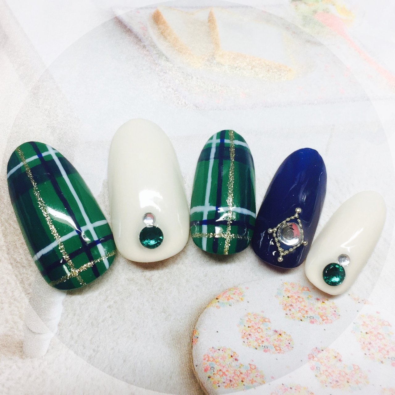 ハンド ビジュー チェック ブローチ ホワイト Sna 0515のネイルデザイン No ネイルブック