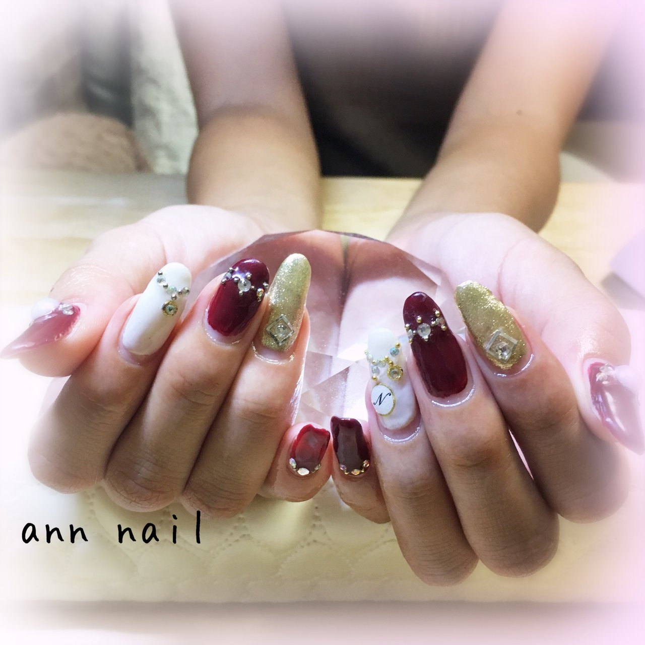 ハンド ワンカラー ビジュー スーパーロング ホワイト 西宮市プライベートサロンann Nail 大人可愛い女性の憩うネイルサロン のネイル デザイン No 194 ネイルブック