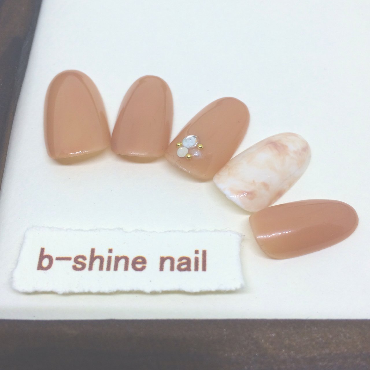 オールシーズン オフィス デート ハンド ブラウン B Shine Nail ビーシャインネイル 友尻 映子のネイル デザイン No 456 ネイルブック