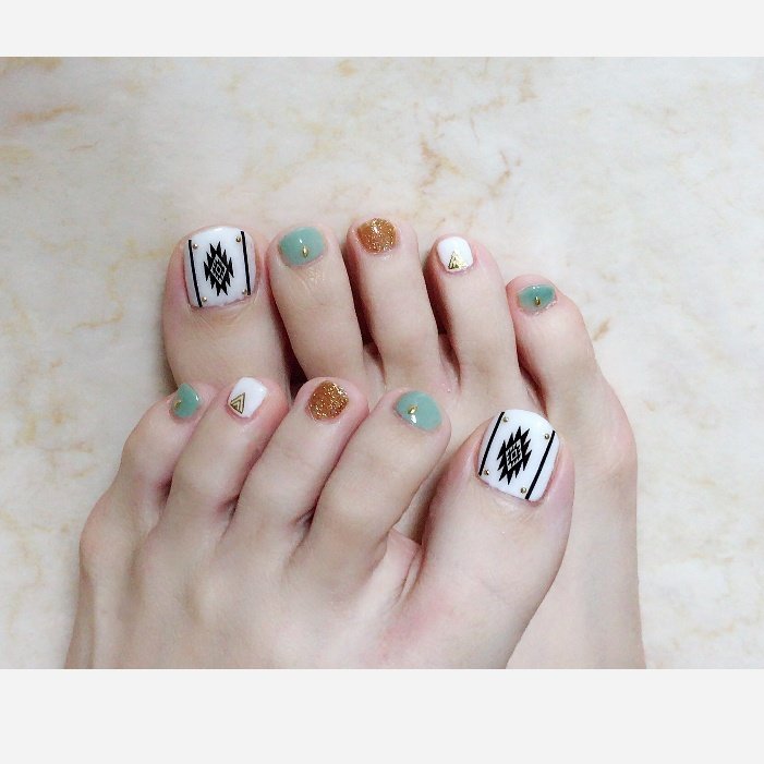 夏 フット ラメ ネイティブ ホワイト Min Nail のネイルデザイン No ネイルブック