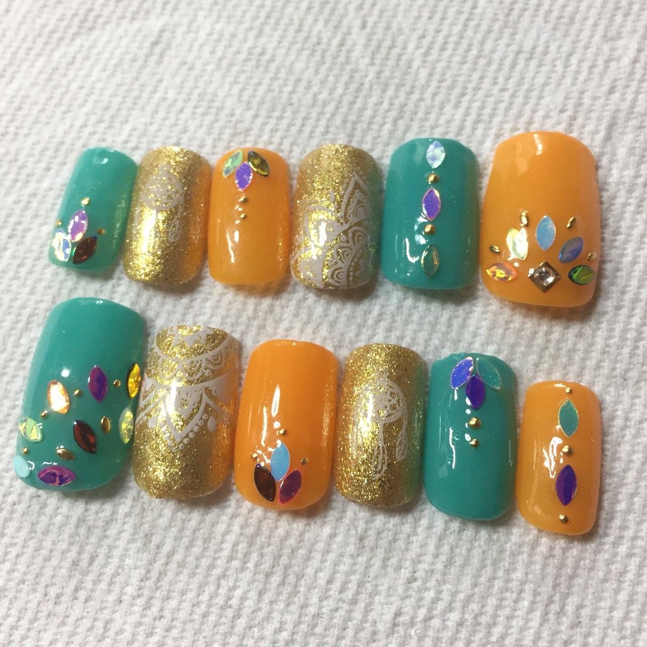 ホログラム ワンカラー エスニック オレンジ グリーン たまむしのネイルデザイン No ネイルブック