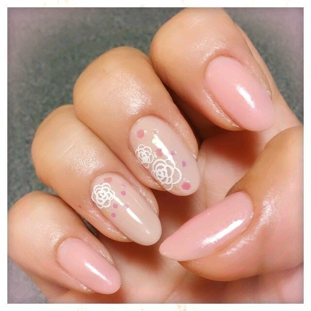 ハンド ホログラム フラワー ミディアム ベージュ Lazyのネイルデザイン No ネイルブック