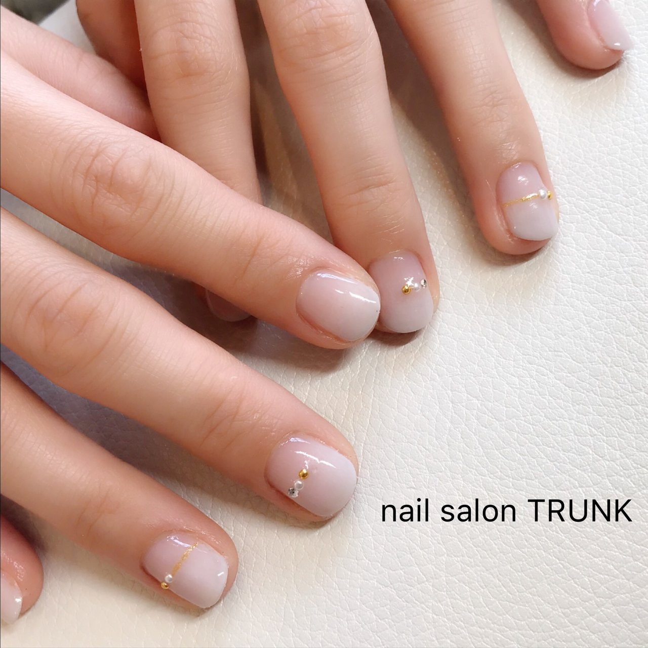 オールシーズン ハンド グラデーション ショート グレー Nail Trunkのネイルデザイン No 343 ネイルブック