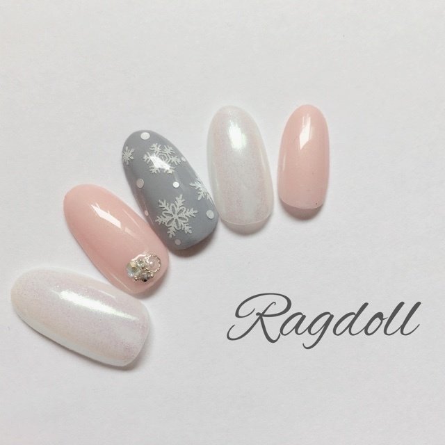 冬 クリスマス ハンド ワンカラー 雪の結晶 Nailsalon Ragdollのネイルデザイン No ネイルブック