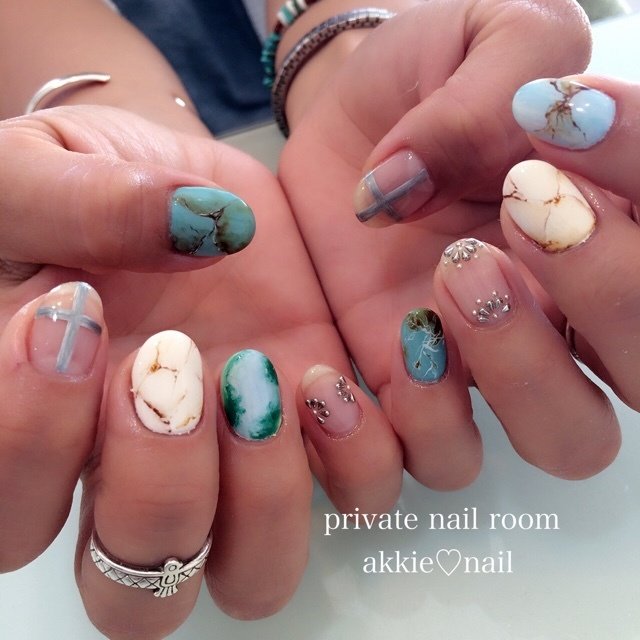 夏 秋 オールシーズン リゾート ハンド Akkie Nailのネイルデザイン