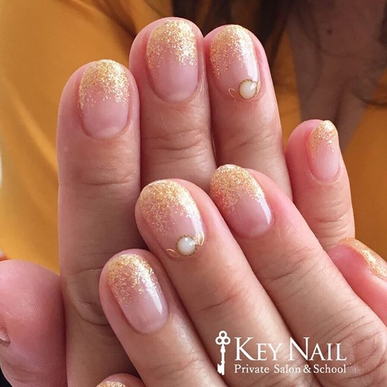 オールシーズン グラデーション ラメ ゴールド Keyのネイルデザイン No ネイルブック