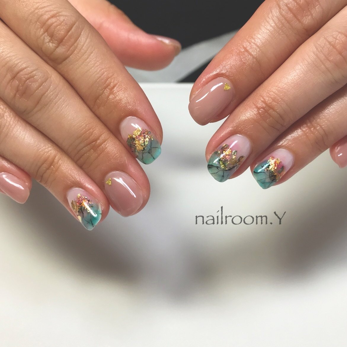 オールシーズン ハンド ニュアンス グリーン ブルー Nailroom Yのネイルデザイン No ネイルブック