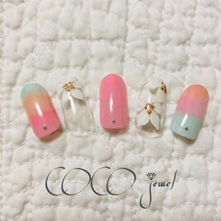 #アートし放題コース💅💕 南国フラワー💐×ミルキーグラデ◡̈♥︎
#nail #nailstagram #nailbook #nailsalon #ネイル #ジェルネイル #プライベートサロン #恵比寿 #看板犬 #チワワ #スムースチワワ #ネイル好きな人と繋がりたい #おしゃれ好きな人と繋がりたい #ファッション #コーデ #flowers #resort #summer #夏 #旅行 #リゾート #デート #ハンド #グラデーション #フラワー #ホワイト #ピンク #水色 #ジェルネイル #ネイルチップ #sa #ネイルブック