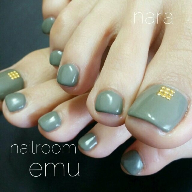 秋 オフィス フット ワンカラー グリーン 奈良ネイルサロンnailroomemuのネイルデザイン No ネイルブック