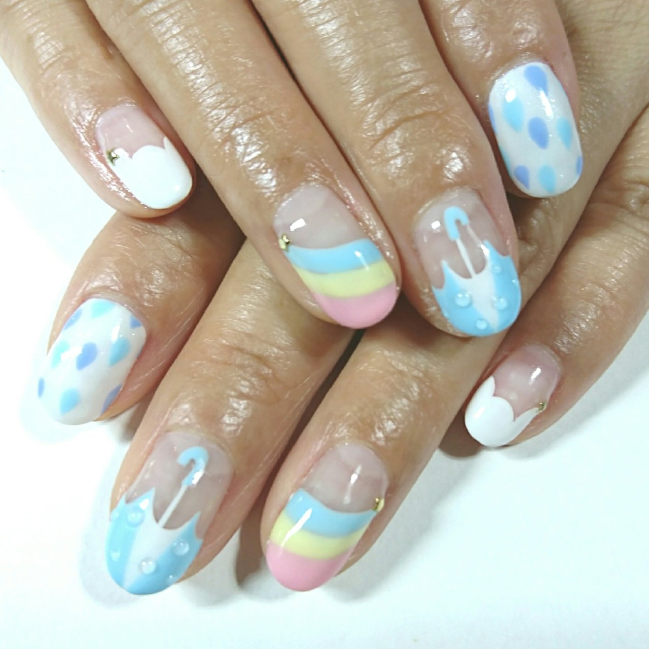 梅雨 ハンド 水滴 ミディアム ホワイト Nanaのネイルデザイン No ネイルブック