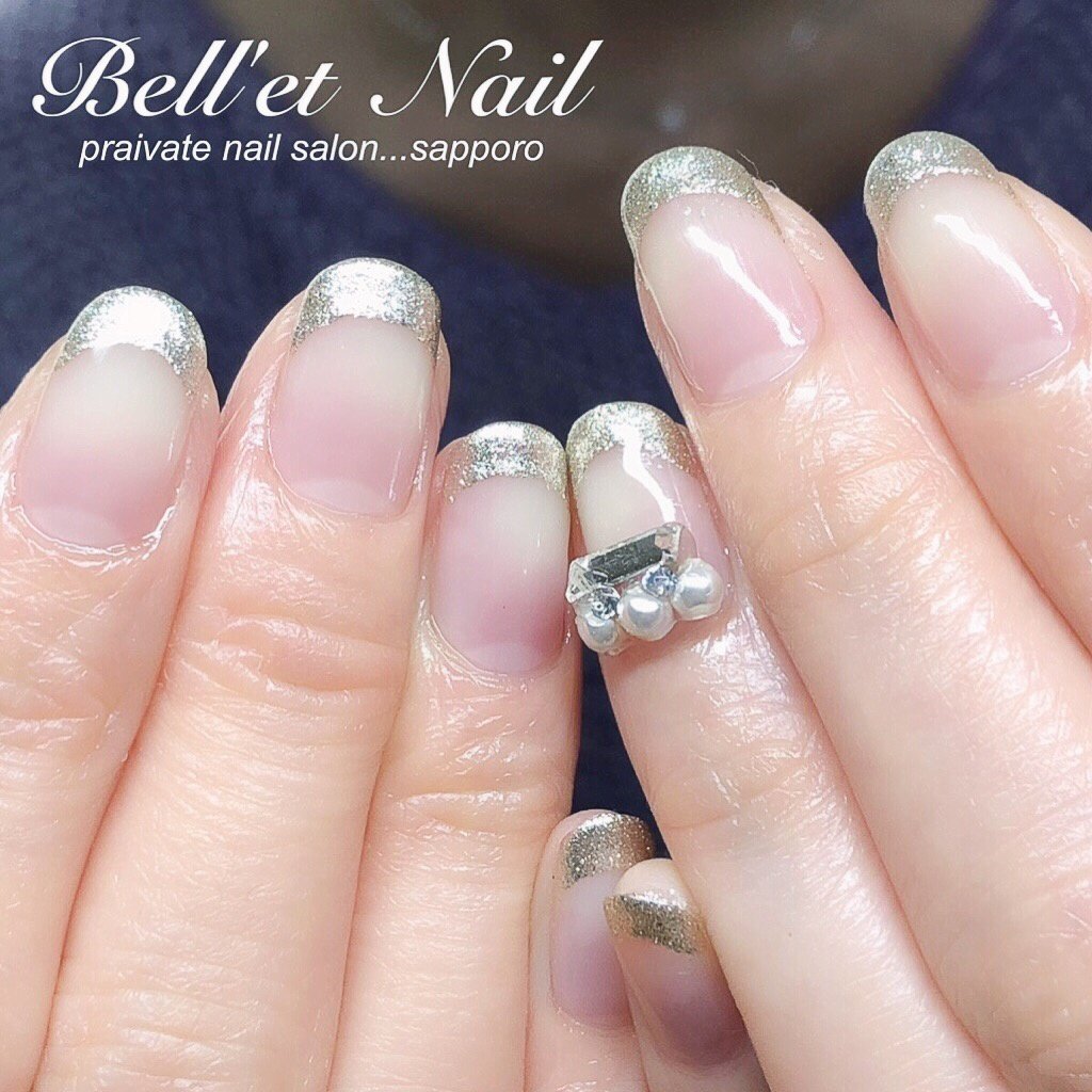 ハンド フレンチ ラメ シルバー ジェル Bell Et Nail ネイリスト佐藤綾子のネイルデザイン No ネイルブック