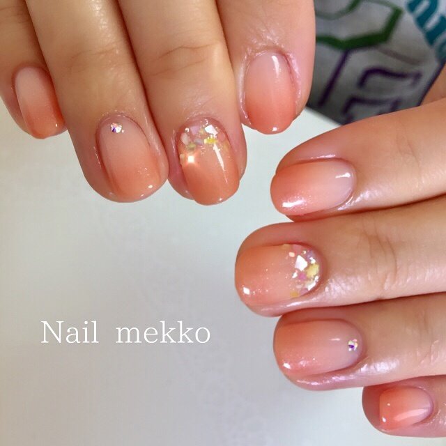 シンプル グラデーション ラメ シェル ベージュ Nail Mekkoのネイルデザイン No ネイルブック