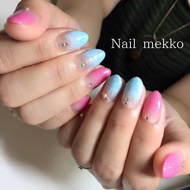 グラデーション ラメ ビジュー ピンク 水色 Nail Mekkoのネイルデザイン No 3228496 ネイルブック