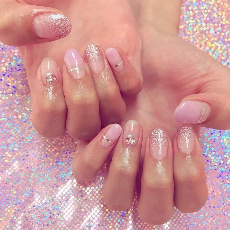 ハンド シンプル フレンチ 変形フレンチ ビジュー Izm Magur08のネイルデザイン No ネイルブック