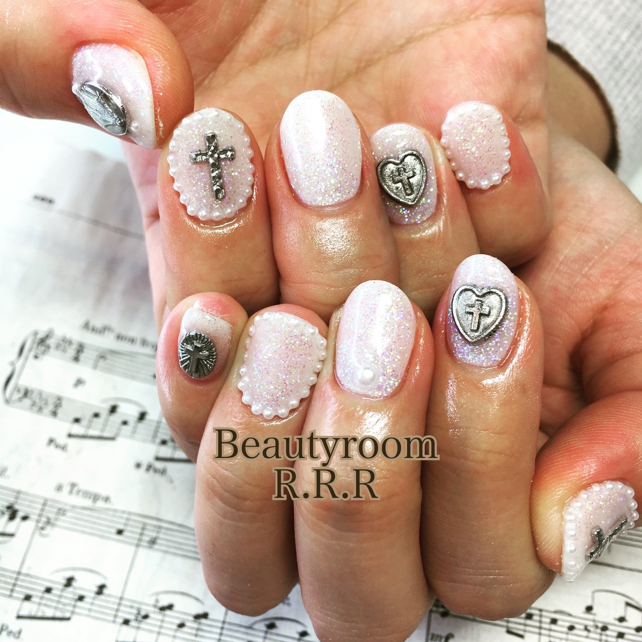 ハンド ラメ ビジュー アンティーク ショート Beautyroom R R Rのネイルデザイン No ネイルブック