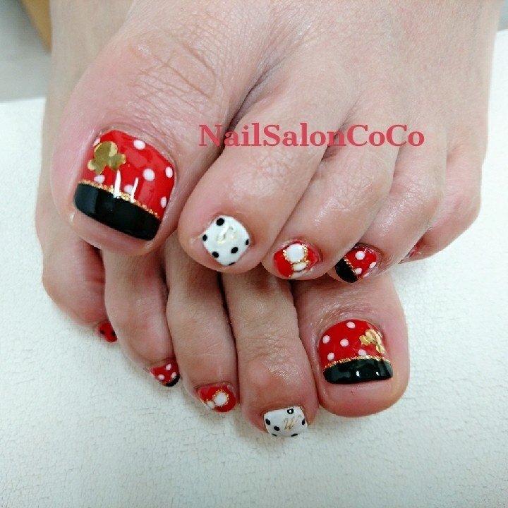 オールシーズン フット イニシャル キャラクター ドット Nailsaloncocoのネイルデザイン No ネイルブック