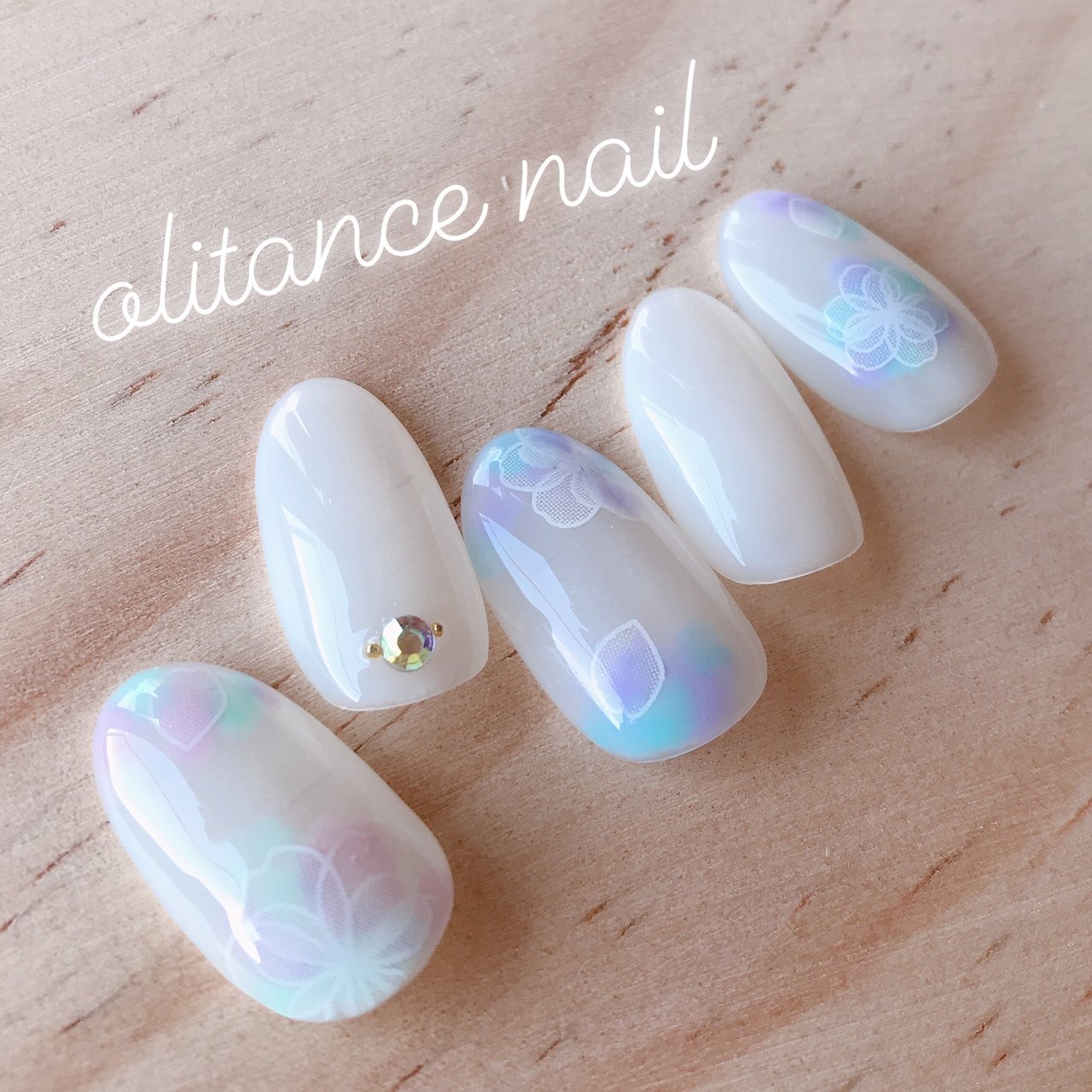 夏 ハンド フラワー ホワイト 水色 Olitance Nailのネイルデザイン No ネイルブック