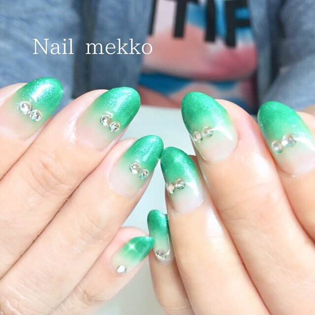 グラデーション ラメ ビジュー グリーン お客様 Nail Mekkoのネイルデザイン No ネイルブック