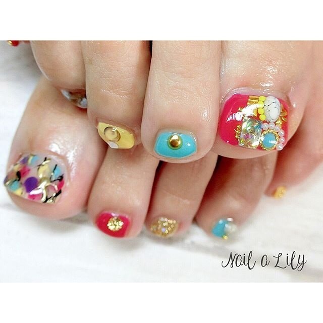 夏 フット ビジュー レッド イエロー Nailalily ネイルアリリー Akiのネイルデザイン No ネイルブック