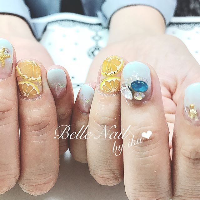 ハンド グラデーション ビジュー フルーツ イエロー Belle Nail By Ikuのネイルデザイン No ネイルブック