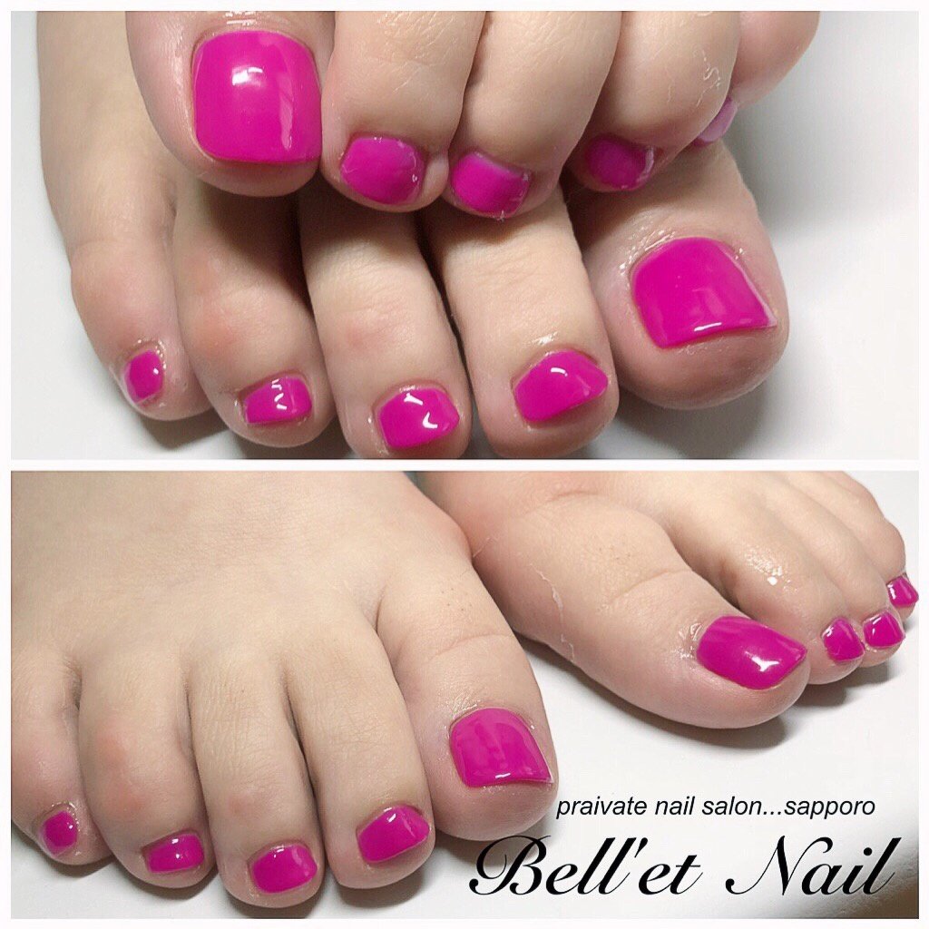 夏 フット ワンカラー ピンク ビビッド Bell Et Nail ネイリスト佐藤綾子のネイルデザイン No 3267167 ネイルブック