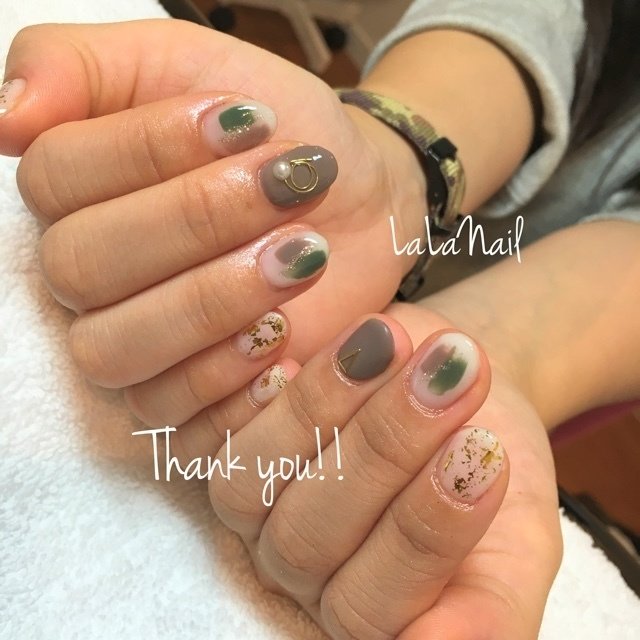 ワンカラー パール ホイル グレー ララネイルlalanailのネイルデザイン No ネイルブック