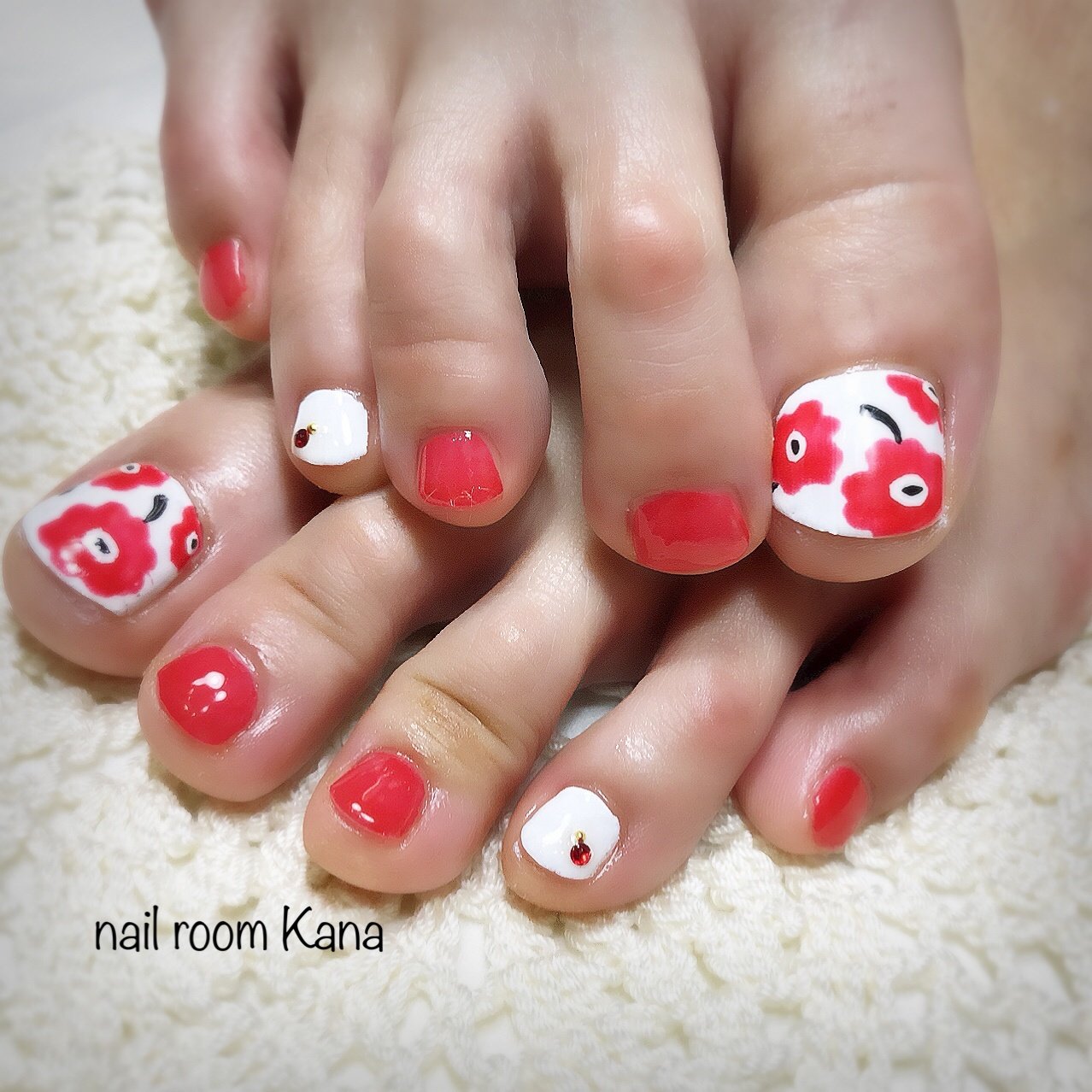 オールシーズン フット ワンカラー フラワー レッド Nail Room Kanaのネイルデザイン No ネイルブック