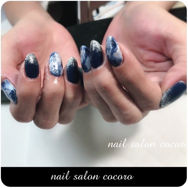 オールシーズン ホワイト ネイビー シルバー ジェル ネイルサロンココロのネイルデザイン No ネイルブック