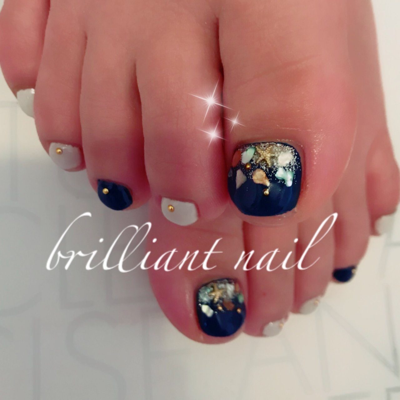 夏 旅行 リゾート フット ラメ Brilliantnailのネイルデザイン No ネイルブック