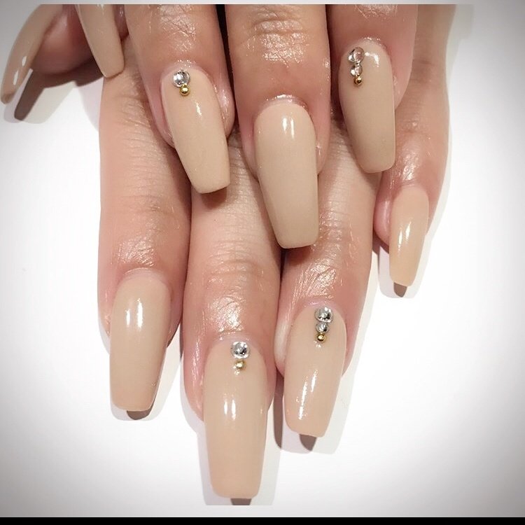 オールシーズン ハンド シンプル ワンカラー ビジュー Ayaka Nailariaのネイルデザイン No ネイルブック