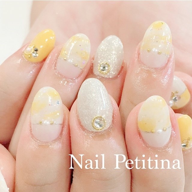 夏 ハンド タイダイ ミディアム イエロー Nail Petitina プティーナ のネイルデザイン No 1729394 ネイルブック