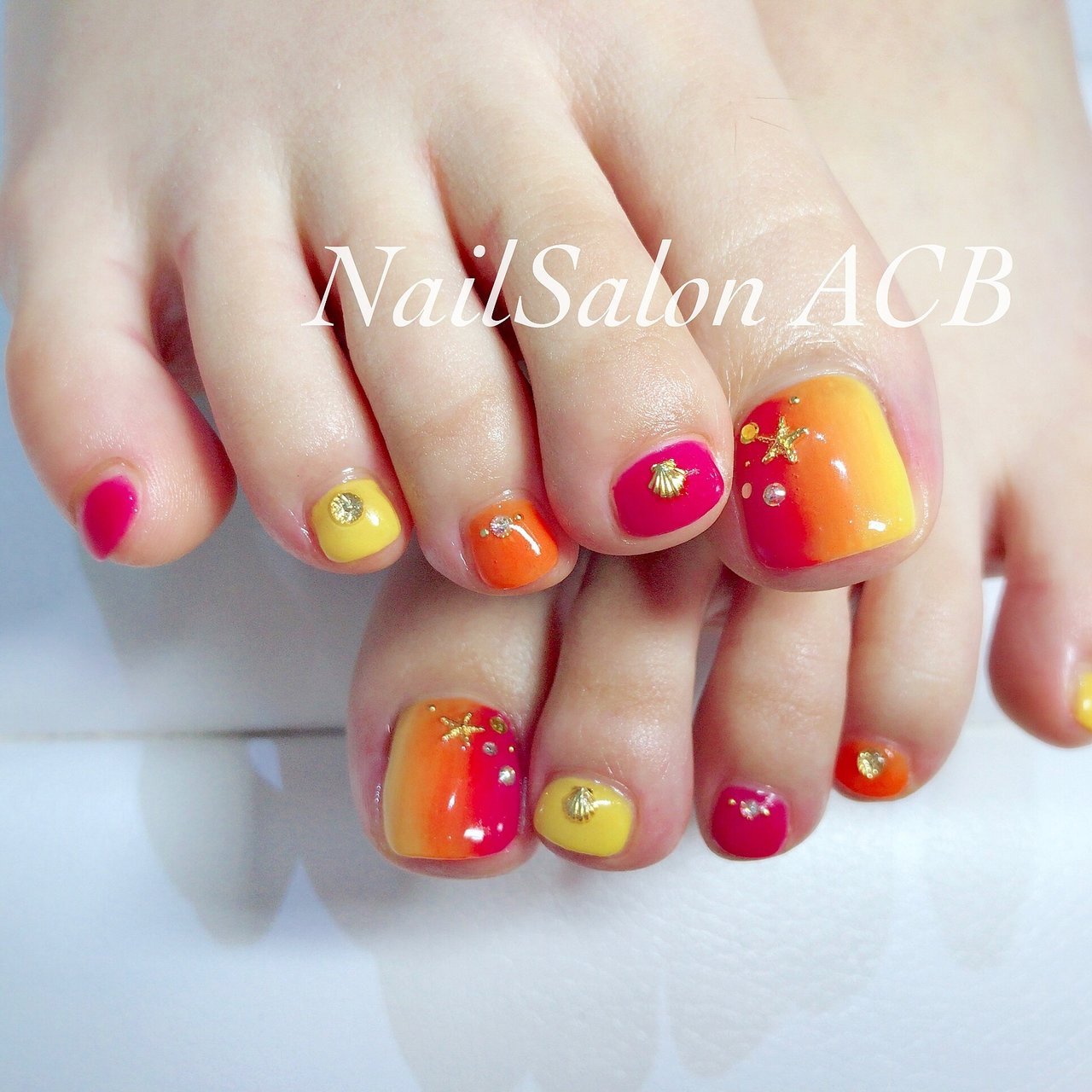 フット グラデーション オレンジ イエロー ペディキュア Nail Salon Acbのネイルデザイン No 3299113 ネイルブック