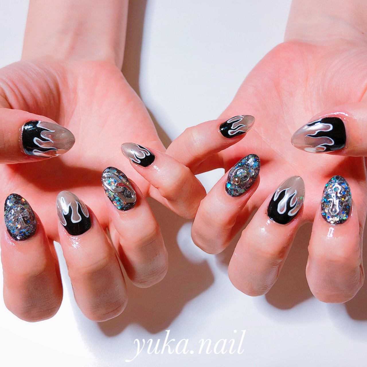 ライブ ハンド ミラー ミディアム ホワイト Yuka Nail ユカネイル のネイルデザイン No ネイルブック