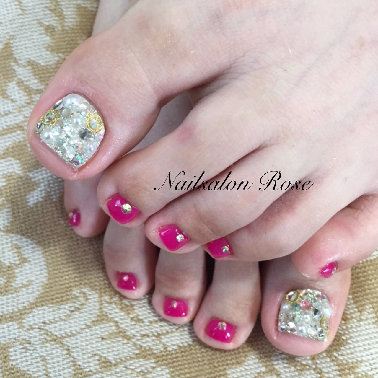 フット ワンカラー ビジュー ピンク ゴールド Nailsalon Roseのネイルデザイン No ネイルブック