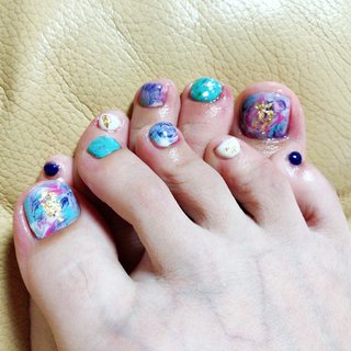 #フットネイル #マーブル #金箔 #夏 #サンダル映え #サンダルの季節 #サマーネイル #簡単 #かわいい #デート #プール #海 #夏 #海 #リゾート #デート #フット #マーブル #ホワイト #ターコイズ #カラフル #ジェルネイル #conte_brown_108 #ネイルブック