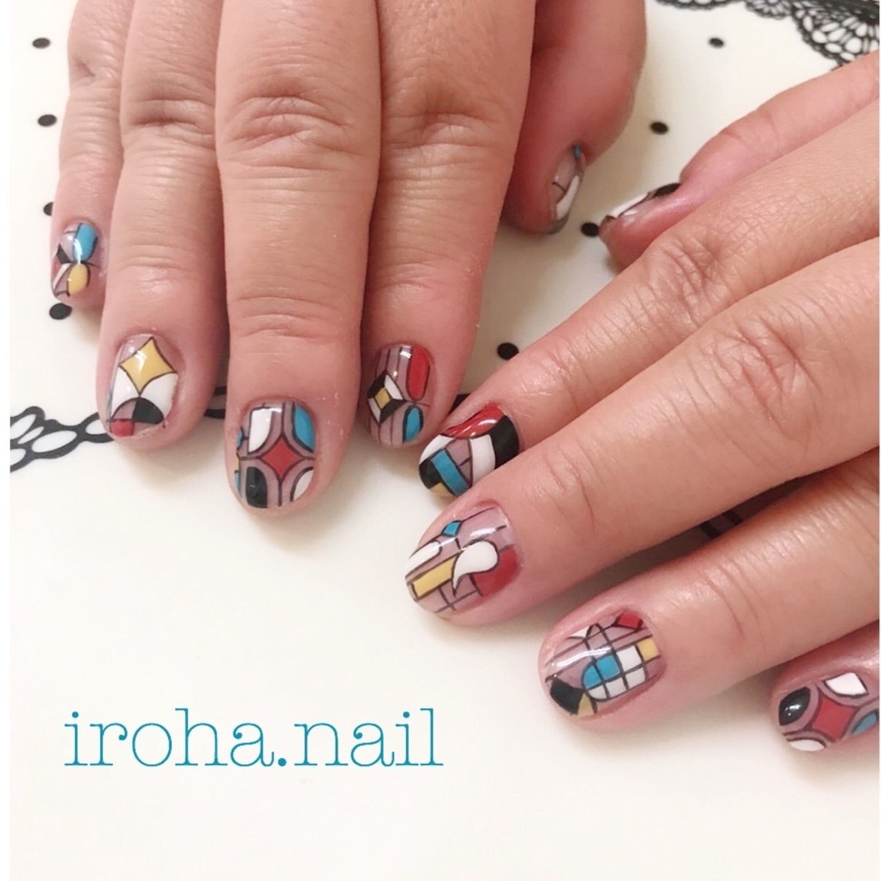 オールシーズン 女子会 ハンド 変形フレンチ ステンドグラス Iroha Nail Neのネイルデザイン No ネイルブック