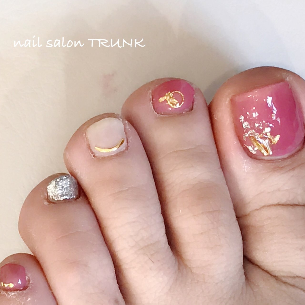 オールシーズン フット ラメ シェル ホワイト Nail Trunkのネイルデザイン No ネイルブック