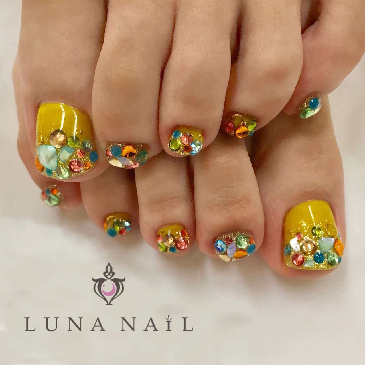 夏 海 フット ビジュー シェル Luna Nail のネイルデザイン No ネイルブック